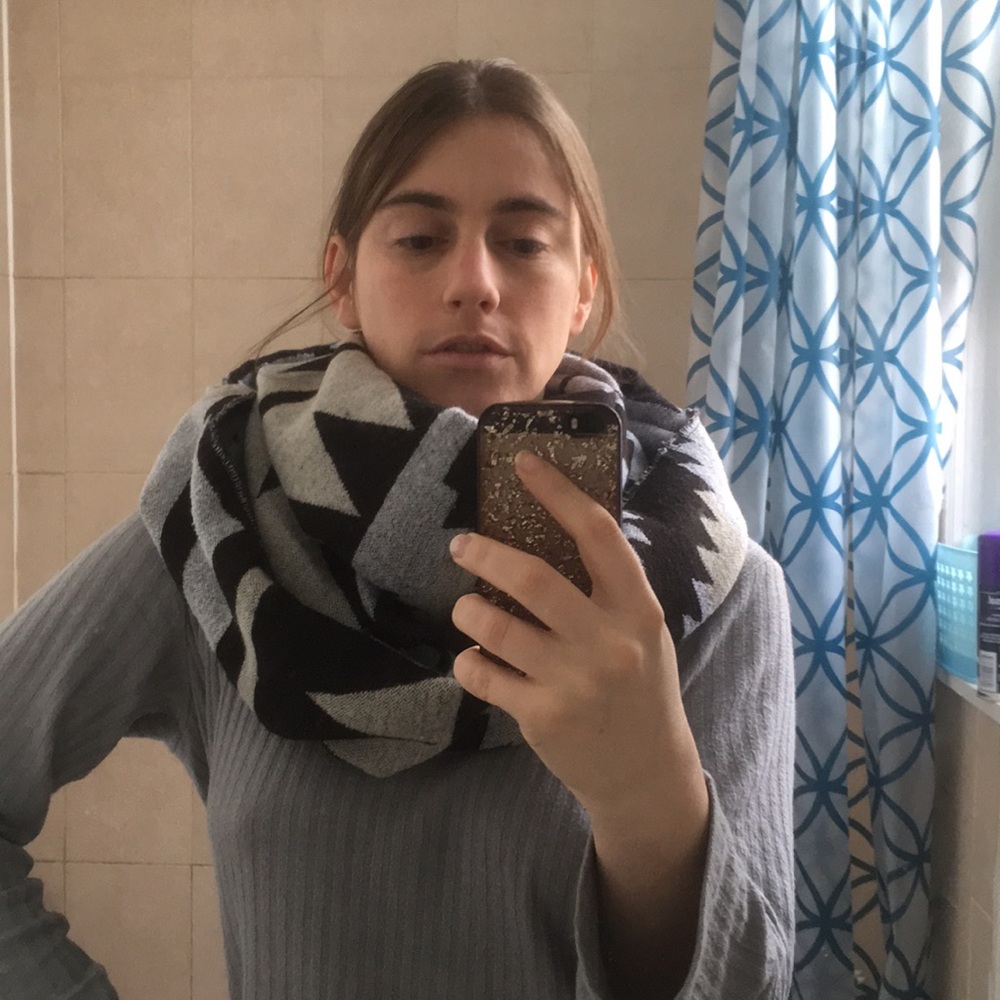 ASOS Wide Infinity Scarf! - Picture 7 of 8